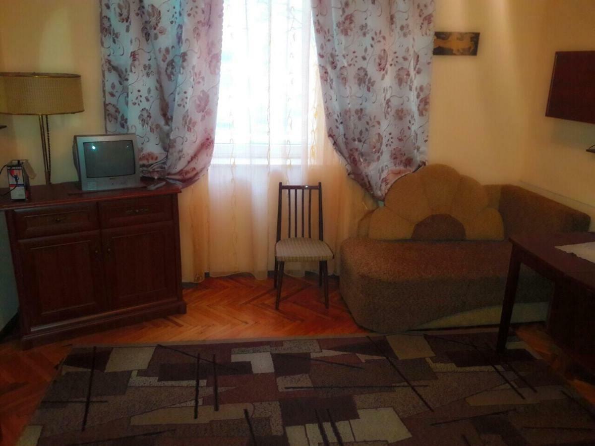 Квартира В Центрі Міста Lviv Luaran gambar